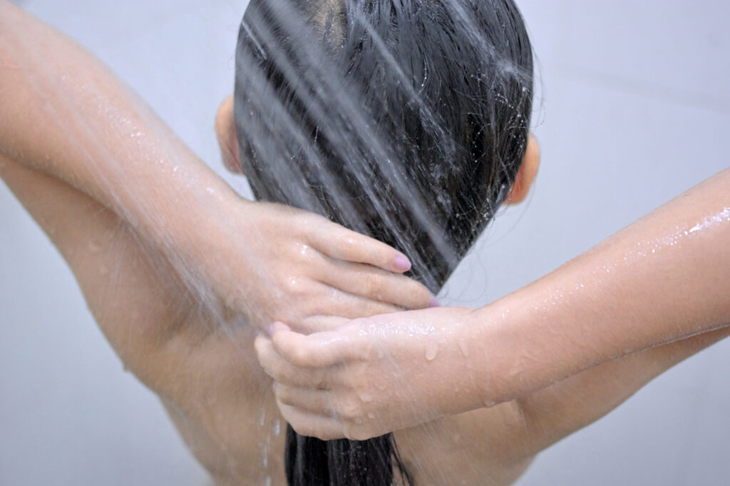 Dont wash your hair everyday-How to shower right-by stylewati