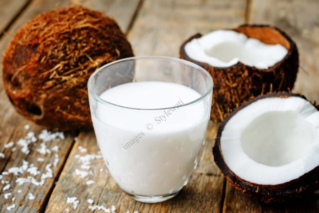 Coconut milk use to get beautiful eyelashes at home by Stylewati