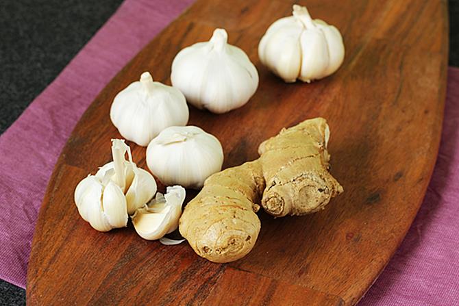 Ginger and Garlic-6 Top Anti Aging Herbs-by stylewati