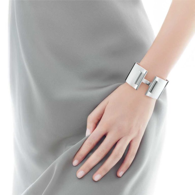 Link Bracelets-5 Trending Styles of Sterling Silver Bracelets To Look For in 2021-by stylewati-