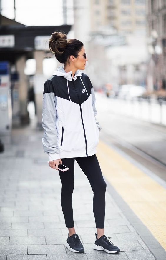 Oversized hoodie-Nail the gym trends in 9 ways-by stylewati.