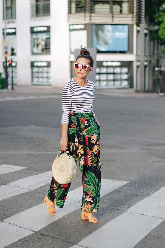 Printed pants-10 types of suitable pants for commute hours-by stylewati
