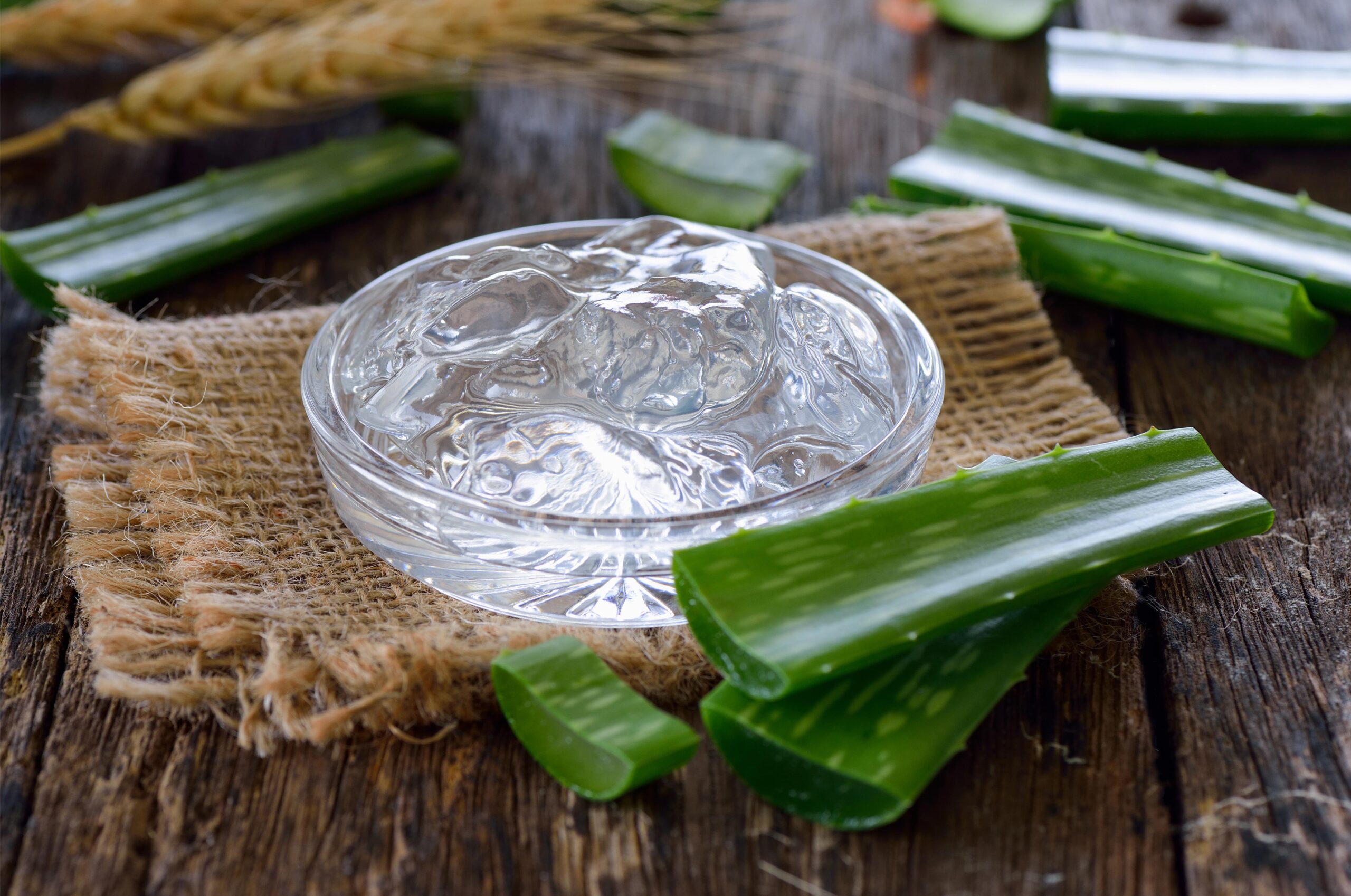 5-Ways-to-use-the-miraculous-Aloe-Vera-Gel-for-skincare-By-stylewati