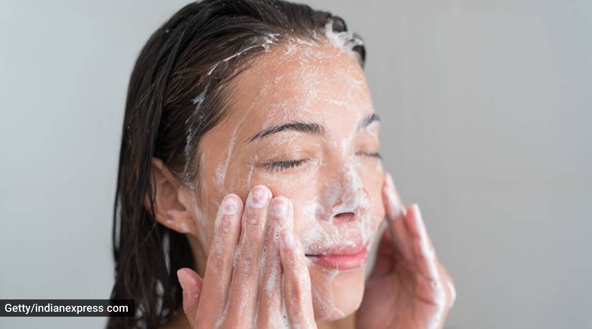 MOISTURIZER-7 skincare products that every lazy girl MUST HAVE in her beauty kit-By S