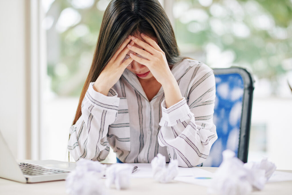 you feel unmotivated or unable to focus on your work-5 Signs That You Have Negative Energy on Your Home-By Stylewati