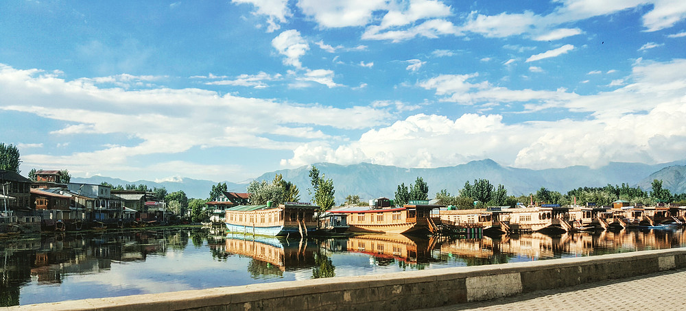 Srinagar-Top 10 Cool Honeymoon Places in September in India-By stylewati