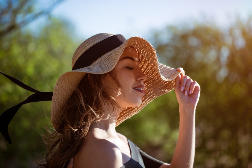 Sun Hat-How to Wear Fall’s Most Fashionable Hats-by stylewati