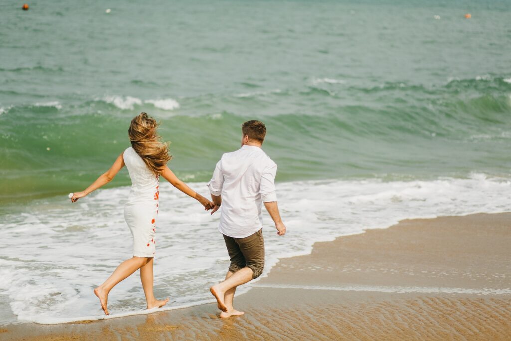 romantic walk - 5 Exciting first-date ideas to this summer-by stylewati